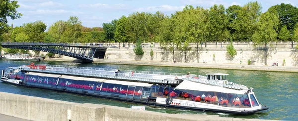 Turis perahu di Paris — Stok Foto