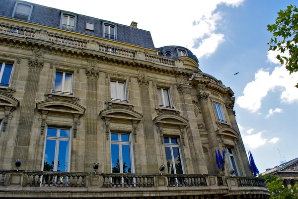 Edificio auténtico en París — Foto de Stock