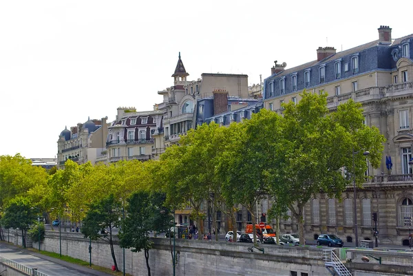 Аутентичное здание в Париже — стоковое фото