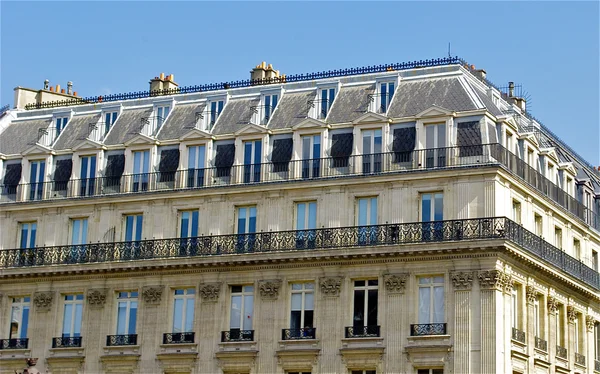 Hermoso edificio en París — Foto de Stock