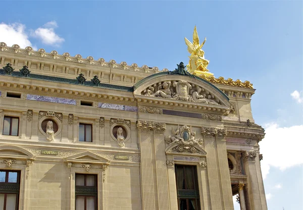 Andra sidan av grande opera byggnad, paris, Frankrike — Stockfoto