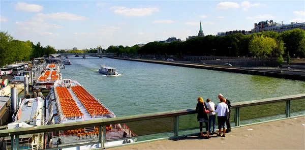 Bron över seine — Stockfoto