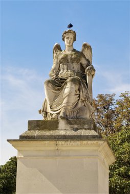 louvre yakınındaki gardens yakınındaki Anıtı