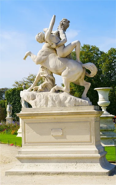 Anıt Paris louvre Müzesi Parkı — Stok fotoğraf