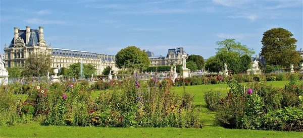 Louvre, view behind — Stock Photo, Image