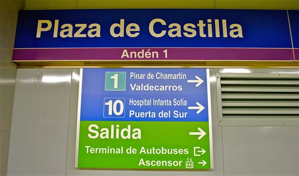 Segno della stazione della metropolitana Plaza de Castilla — Foto Stock