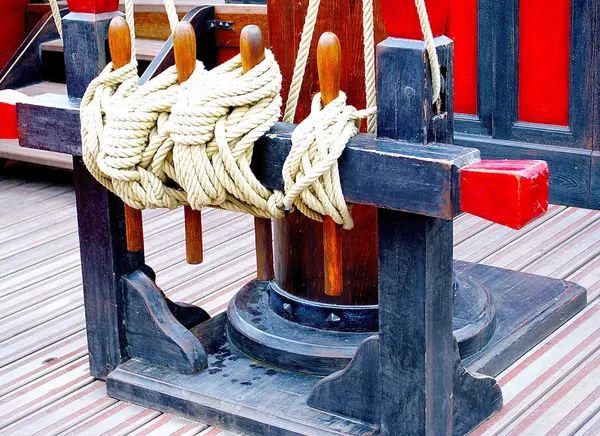 Rope tight on the ship — Stock Photo, Image