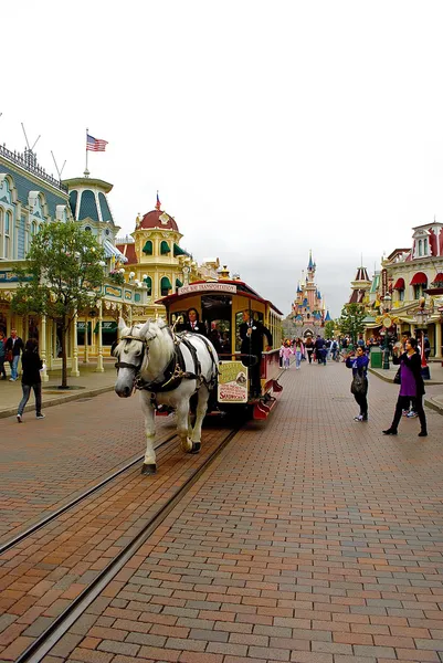 Hvid hest i Disneyland - Stock-foto