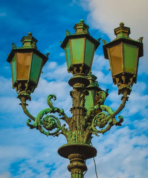 Lamp post in front of the sky — Stock Photo, Image