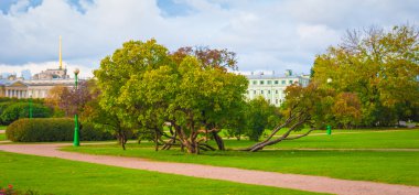 saint petersburg bahçede yürüyüş
