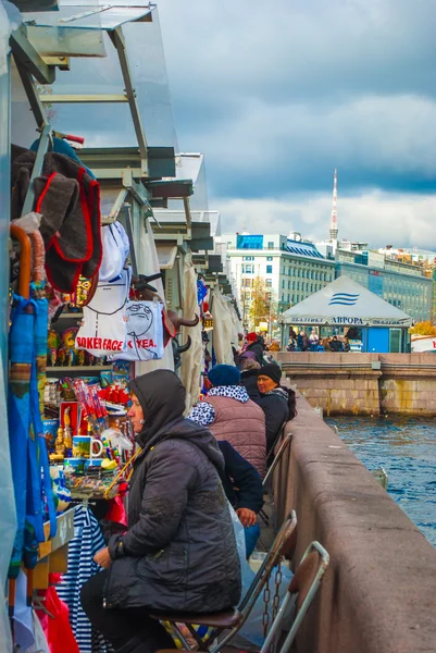 Baboushkas prodávat suvenýry — Stock fotografie