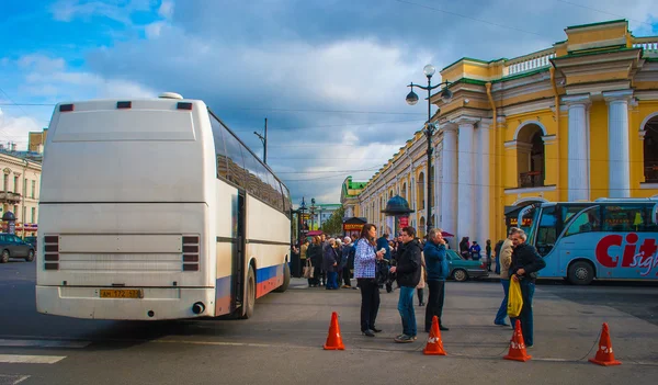 Nära den gostinnyy dvor, Sankt petersburg — Stockfoto