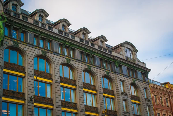 Gebäude auf der Nevskiy Avenue — Stockfoto