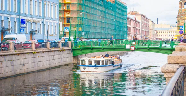 Saint Petersburg griboedov kanalın küçük köprü — Stok fotoğraf
