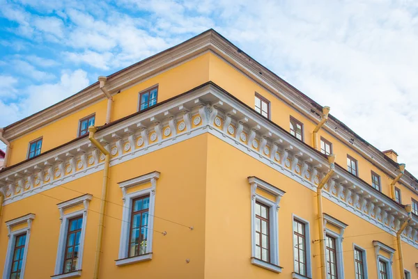 Rogu budynku w Sankt Petersburgu — Zdjęcie stockowe