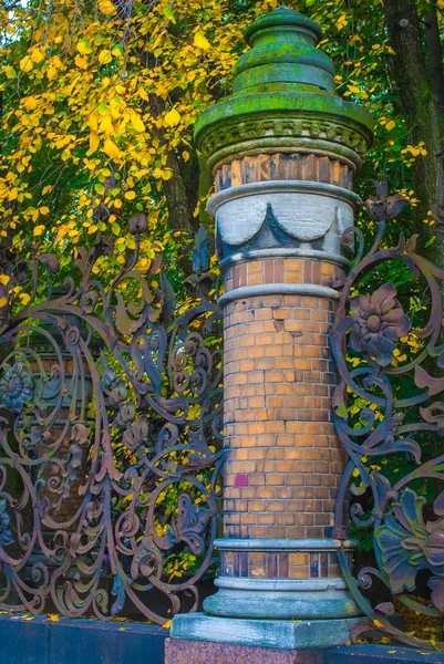 Säule des Parks — Stockfoto