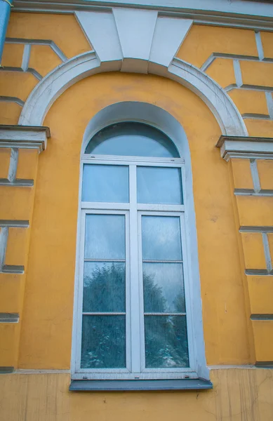 Вікно будівлі в Росії — стокове фото