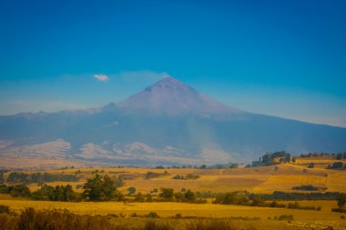Mavi gökyüzü ve Meksika
