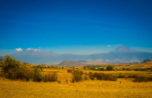 Mavi gökyüzü ve Meksika