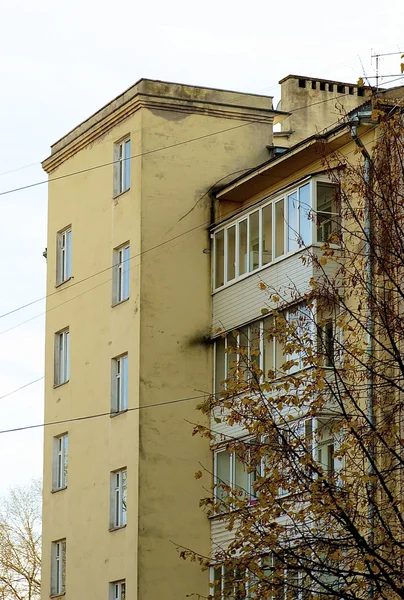 Дом в маленьком русском городе — стоковое фото