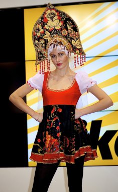 güzel kız pozlar Rus kostüm nikon destekleme