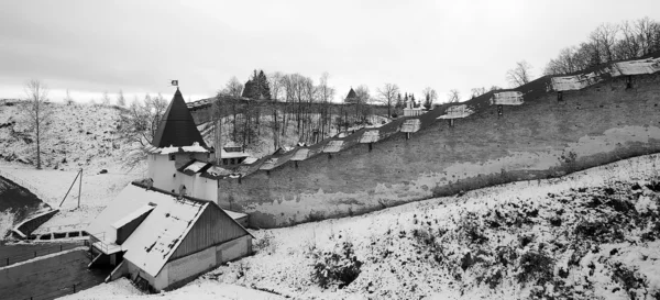 Natur och arkitektur i staden av pechory i vinter och Ryssland — Stockfoto