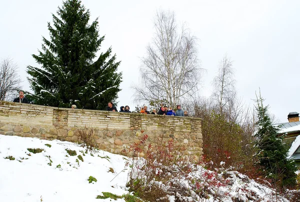 Turisté v pechory, Rusko — Stock fotografie