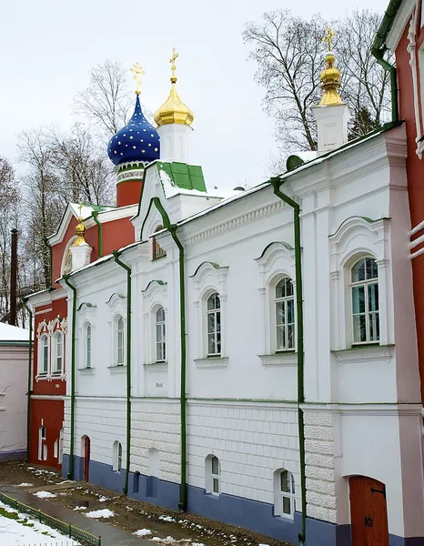 Widok na klasztor pskovo-pechersky pechory, Federacja Rosyjska — Zdjęcie stockowe