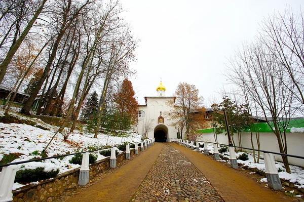 Pravoslavná církev v pechory v Rusku — Stock fotografie
