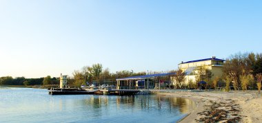 Sahilde küçük bir ev