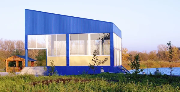 Niebieski nowoczesny budynek — Zdjęcie stockowe