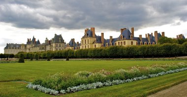 panoramik kale fontainebleau ve Bahçesi