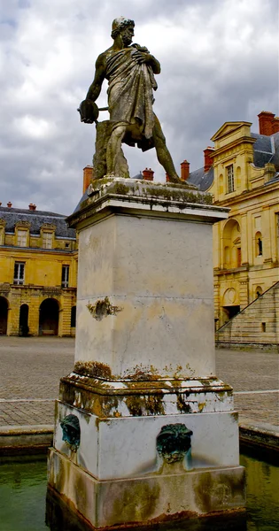 Gud staty i slottet fontainebleau, Frankrike — Stockfoto