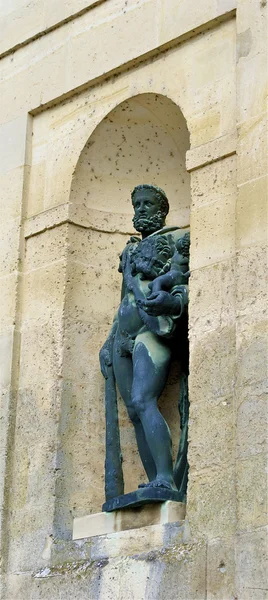 Statue on the Castle Fontainebleau, France — Stock Photo, Image