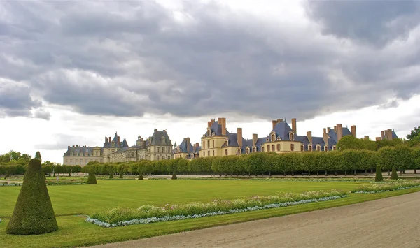 Vista panorâmica do Castelo Fontainebleau e do seu jardim — Fotografia de Stock
