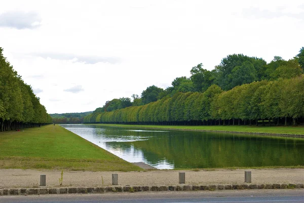 Vijver van de het kasteel van fontainebleau — Stockfoto