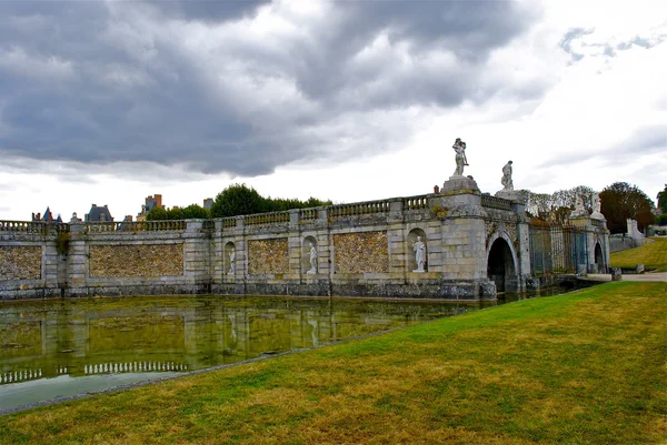 池のアーキテクチャ、城フォンテーヌ ブロー — ストック写真