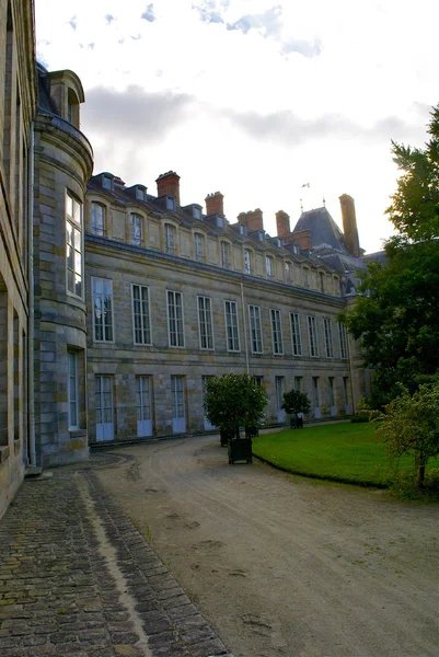 Nature and architecture of the Fontainebleau, French Castle — Stock Photo, Image