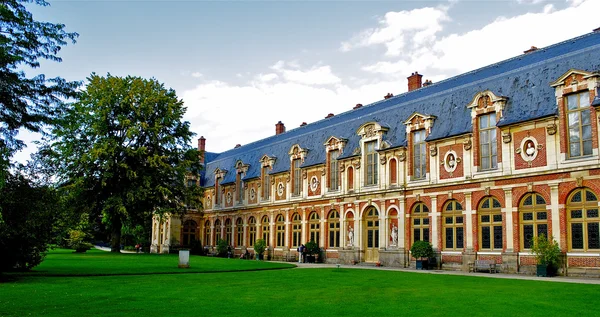 Natur och arkitektur i fontainebleau, franska slott — Stockfoto