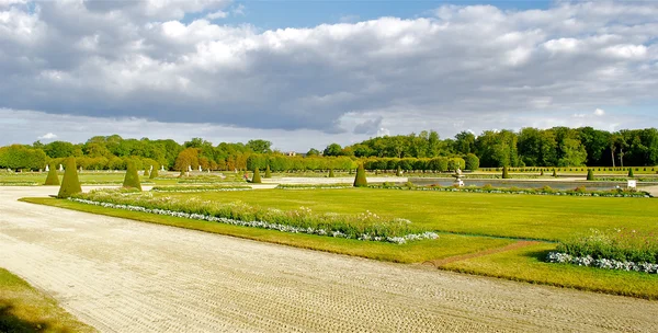 Campos cerca del Castillo Fontainebleau, Francia, a 50 km de París — Foto de Stock