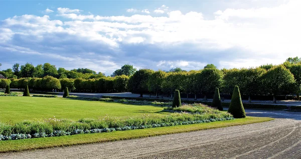 Fält nära slottet fontainebleau, Frankrike, 50 km från paris — Stockfoto