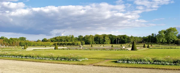 Fält nära slottet fontainebleau, Frankrike, 50 km från paris — Stockfoto