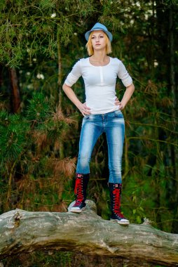 Beyaz model teşkil etmektedir orman