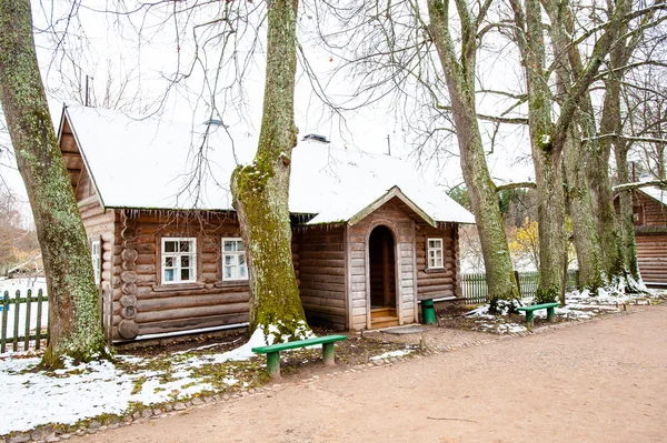 Starý ruský dům módy v zimě — Stock fotografie