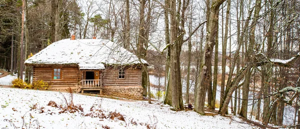 Wooden house in winter in Russia — Stok fotoğraf