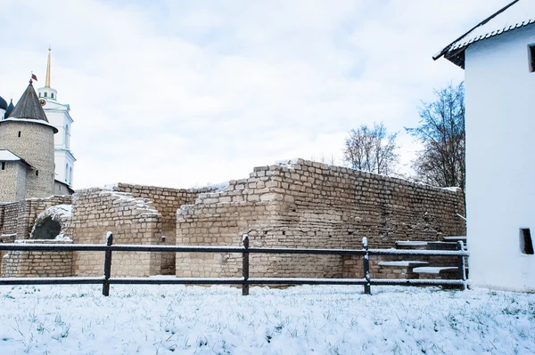 Entrée dans le Kremlin de Pskov — Photo