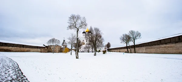 Krajobraz Kremla Pskowa, zima, Federacja Rosyjska — Zdjęcie stockowe