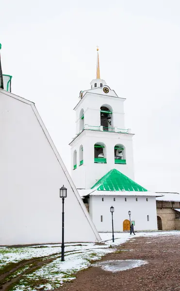 Pskov, Oroszország, téli ortodox egyház — Stock Fotó