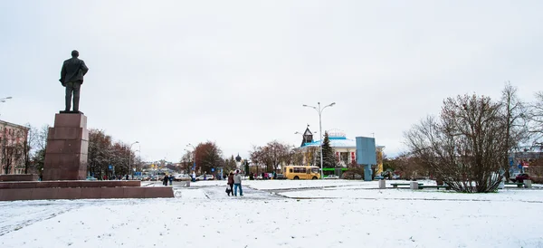 Center of the town of Pskov, Russia. Monument to Vladimir Lenin — Stock Photo, Image