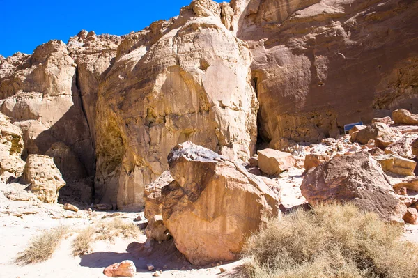 イスラエル timna 谷の砂の上の石 — ストック写真
